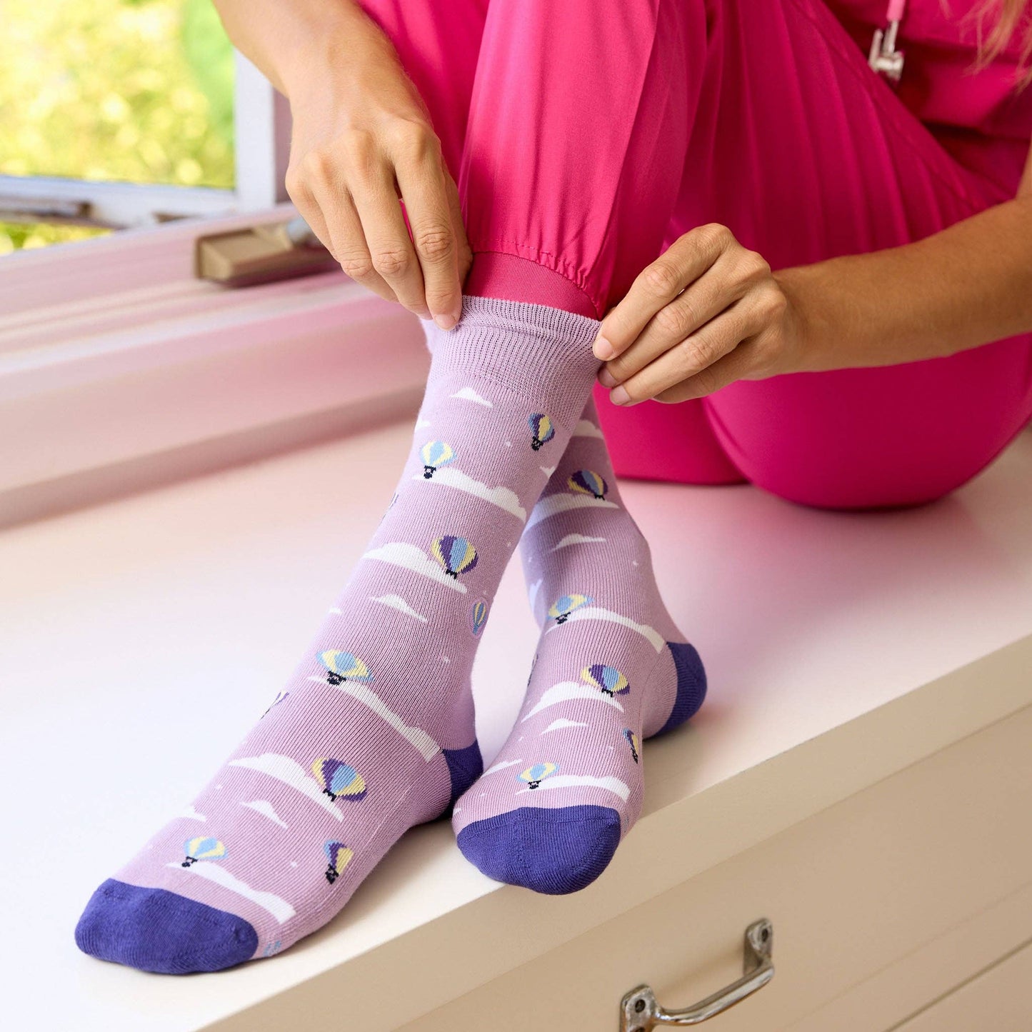 Socks that Fight Childhood Cancer (Purple Hot Air Balloons): Medium