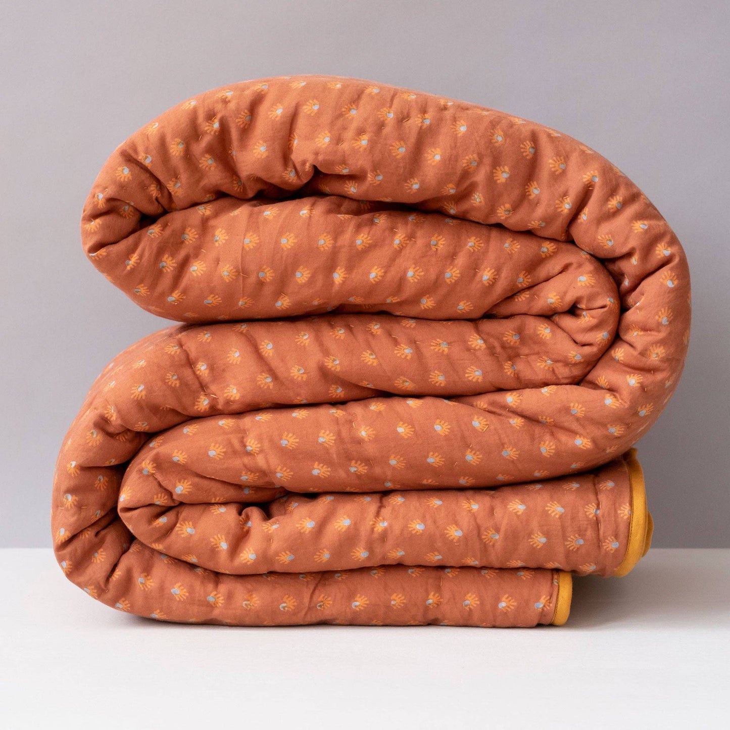 Aja Tangerine Navy Quilt: Full/Queen