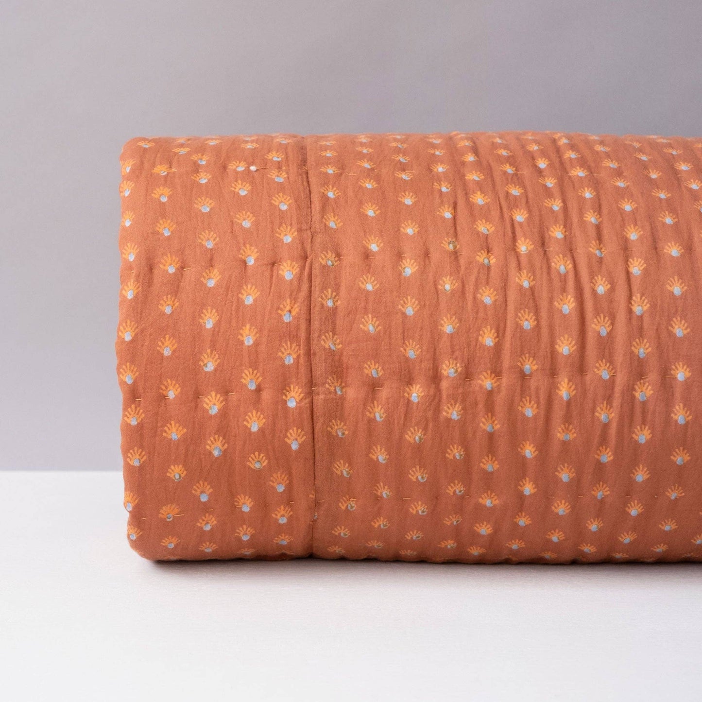 Aja Tangerine Navy Quilt: Full/Queen