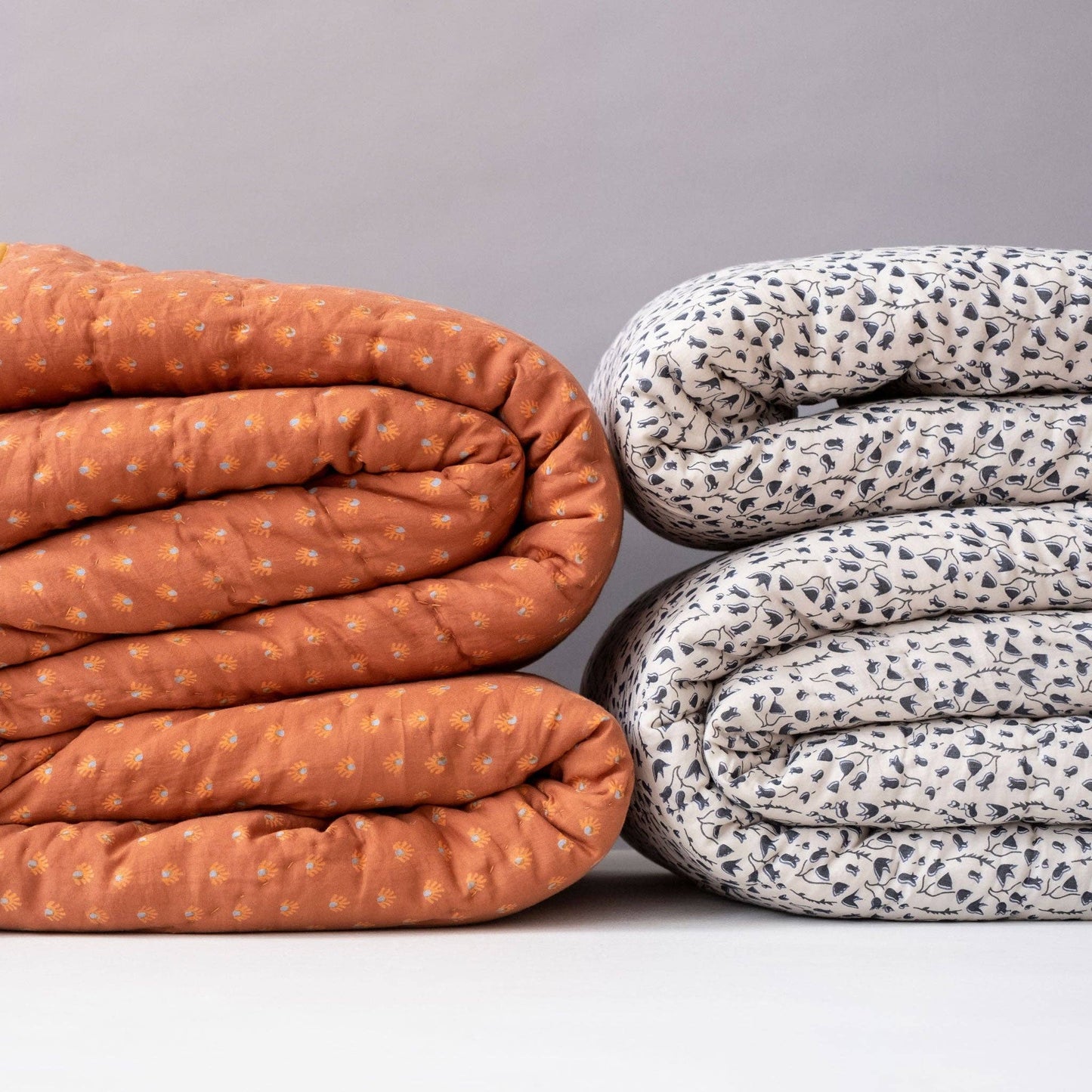 Aja Tangerine Navy Quilt: Full/Queen