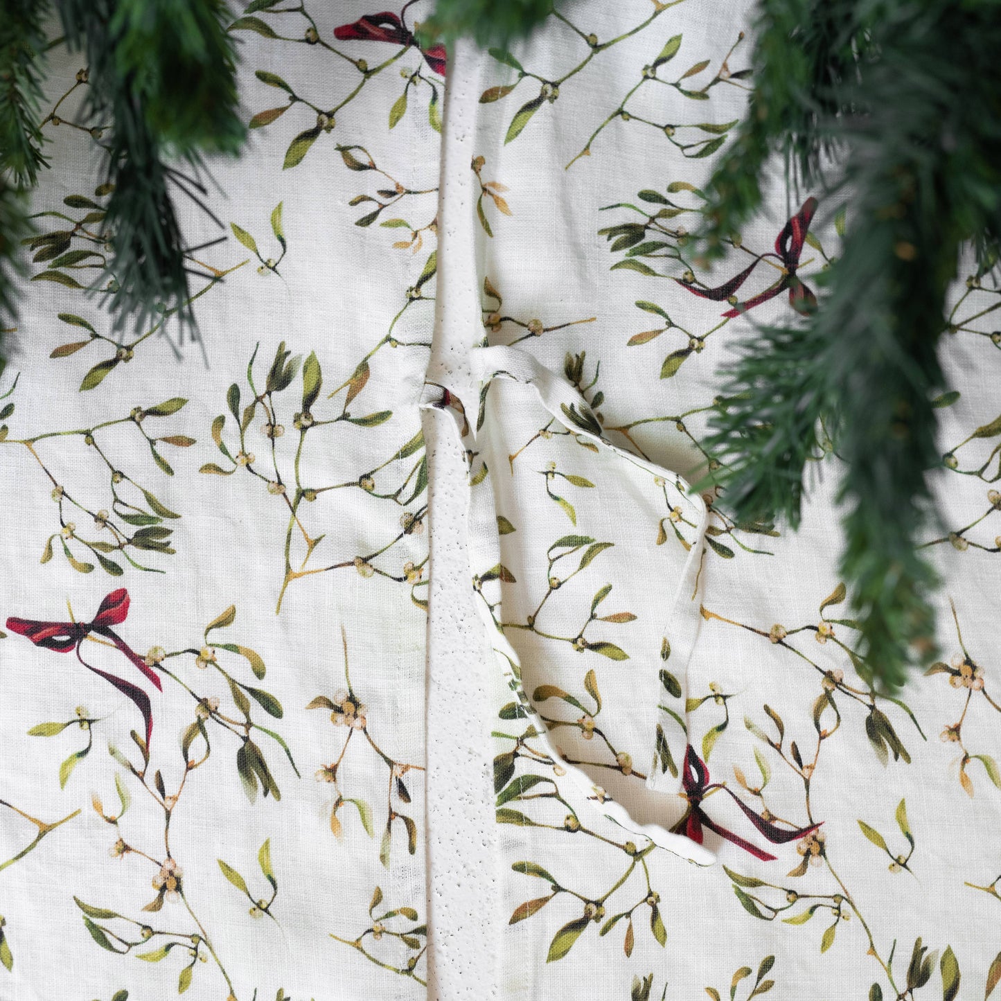 Mistletoe Linen Christmas Tree Skirt