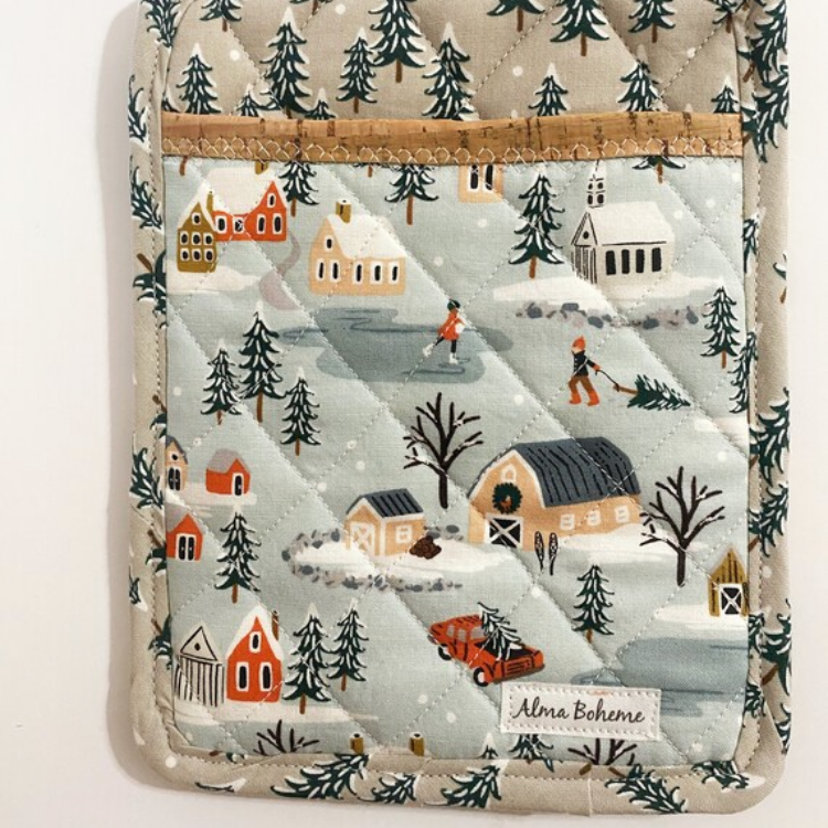 Cork & Cotton Sustainable Pot Holder with Pocket: Winter Wonderland