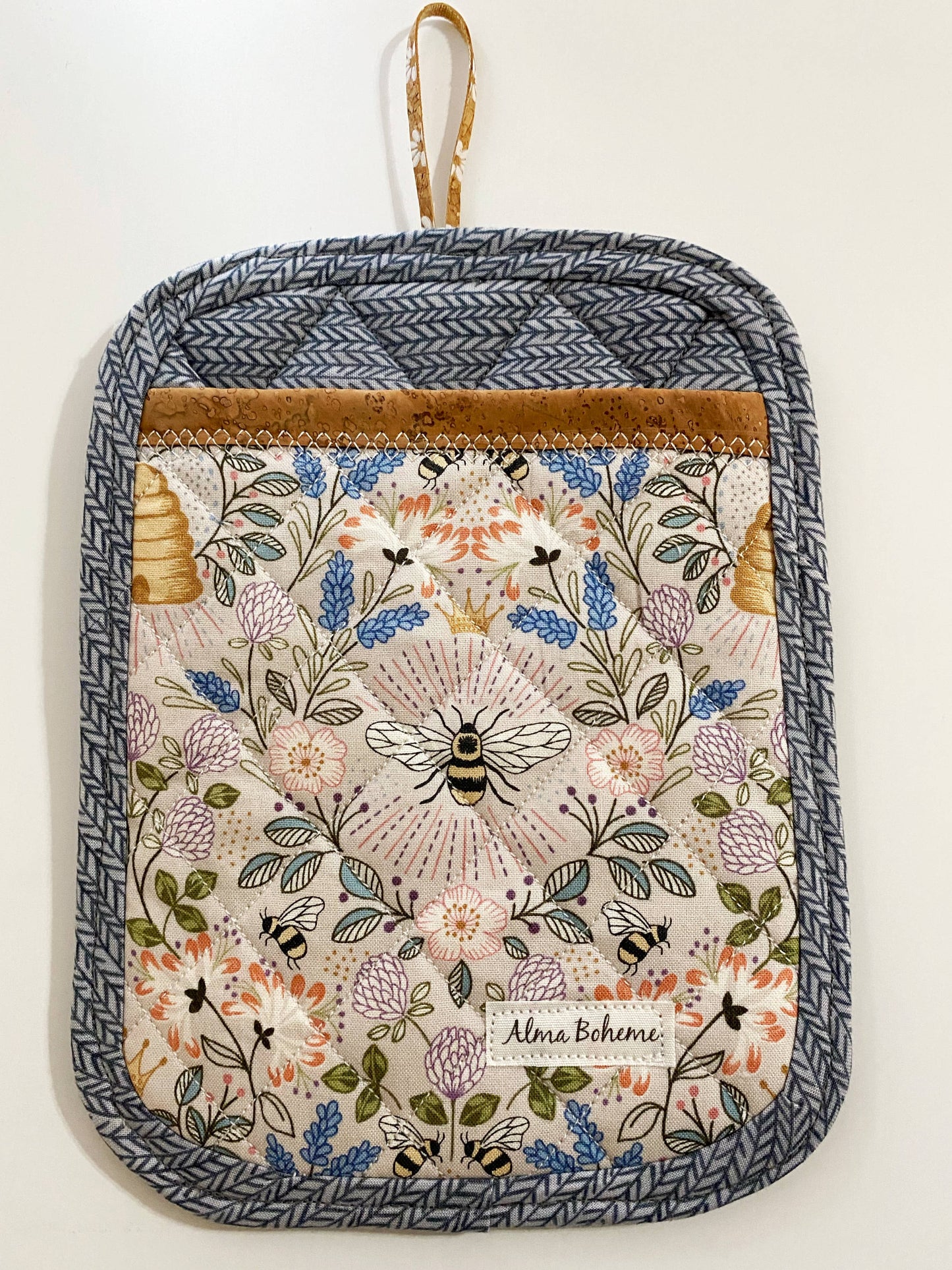 Cork & Cotton Sustainable Pot Holder with Pocket: Holiday cats