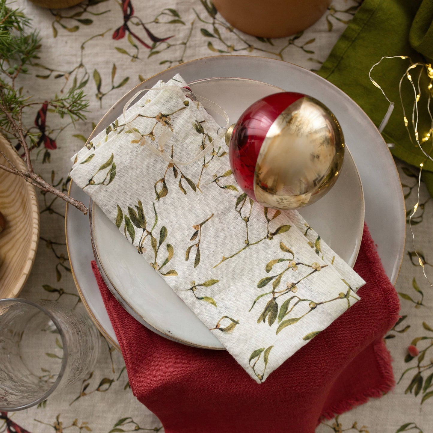 Mistletoe Linen Napkins Set of 2