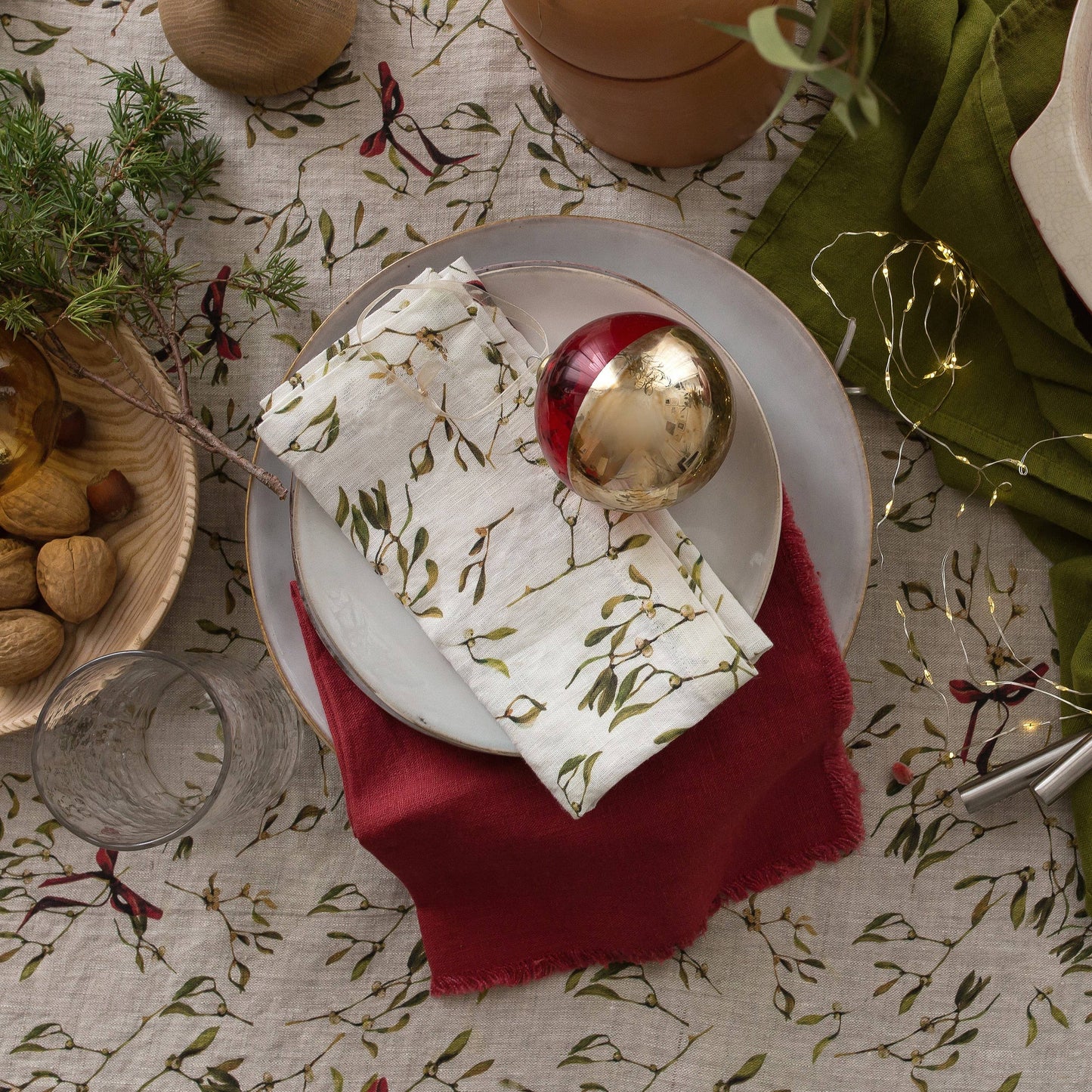 Mistletoe Linen Napkins Set of 2